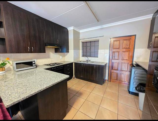 2 BEDROOM PROPERTY TO RENT IN GOLF PARK